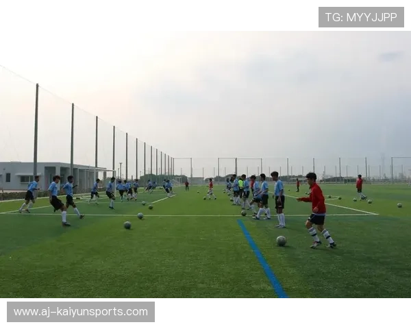 足球俱乐部在青训中提升对教练的绩效考核与职业保障制度，足球青训俱乐部管理制度